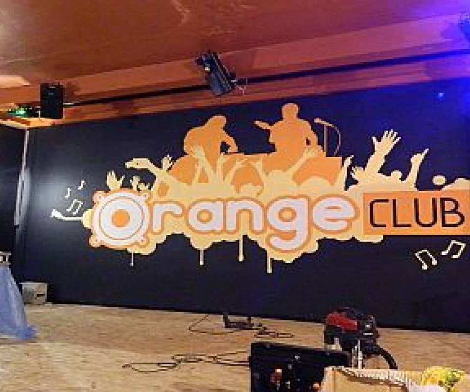 orange club