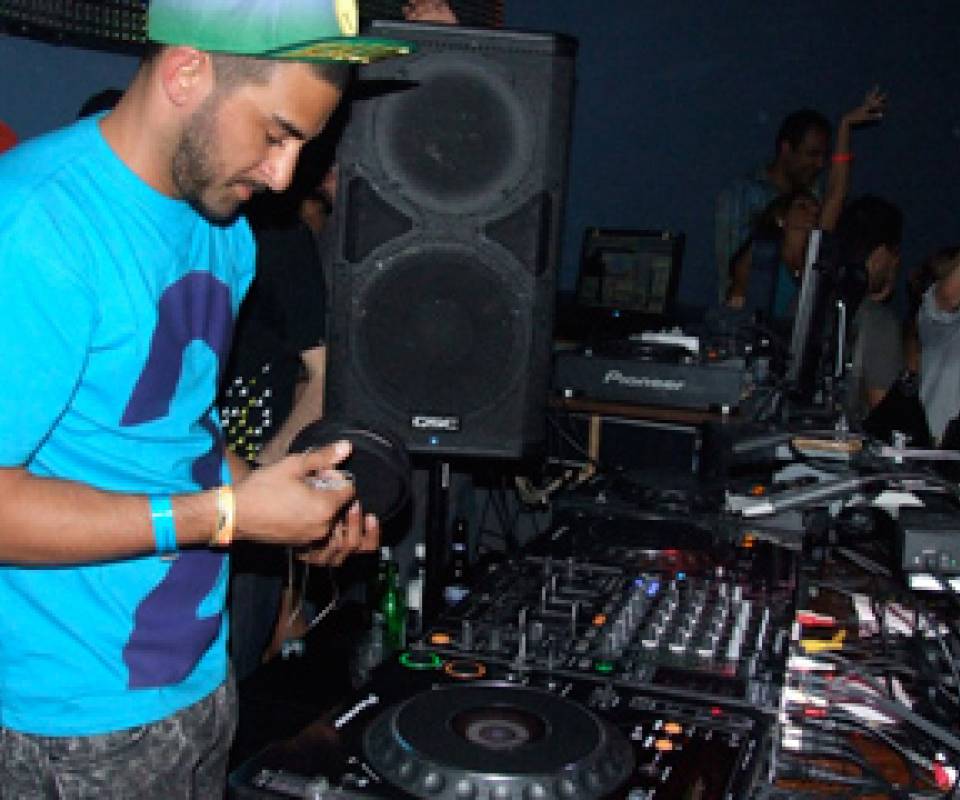 armand van helden